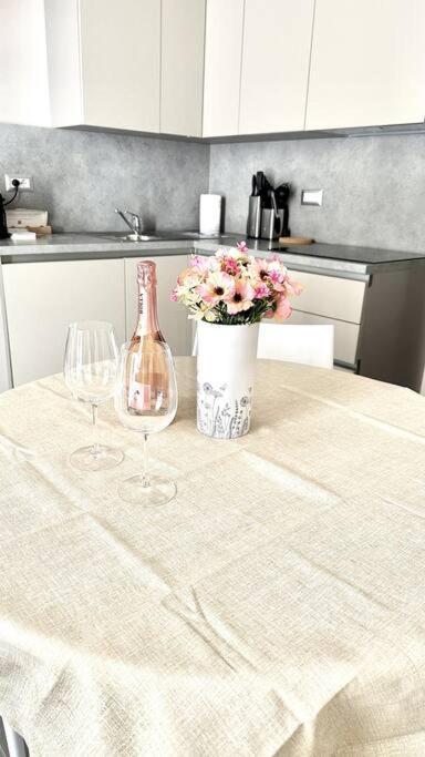 Duomo Modern Loft 100Mt From Duomo And Lake Комо Екстериор снимка
