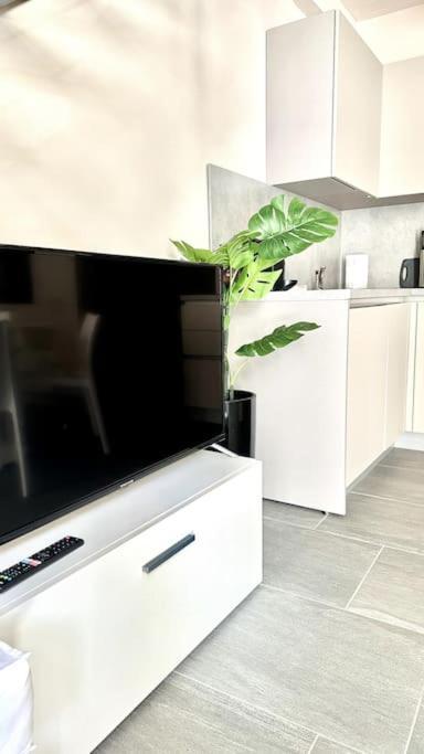 Duomo Modern Loft 100Mt From Duomo And Lake Комо Екстериор снимка