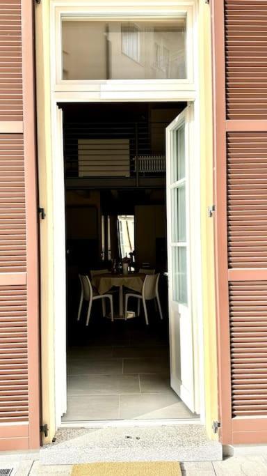 Duomo Modern Loft 100Mt From Duomo And Lake Комо Екстериор снимка