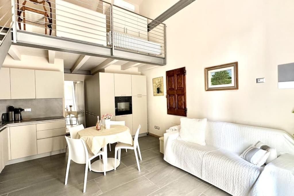 Duomo Modern Loft 100Mt From Duomo And Lake Комо Екстериор снимка
