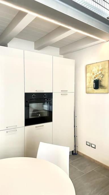 Duomo Modern Loft 100Mt From Duomo And Lake Комо Екстериор снимка