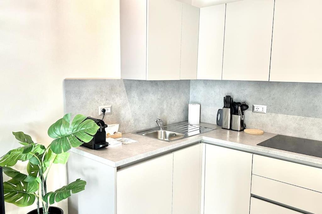 Duomo Modern Loft 100Mt From Duomo And Lake Комо Екстериор снимка