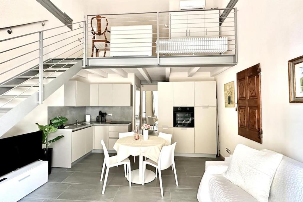 Duomo Modern Loft 100Mt From Duomo And Lake Комо Екстериор снимка